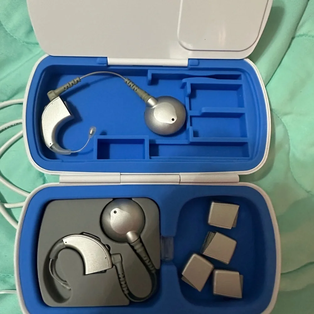 Advanced bionics cochlear Naída CI Sound Processor - Silver Q90